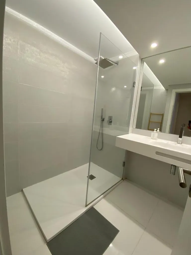Bedrooms In Modern Guest House Алмада