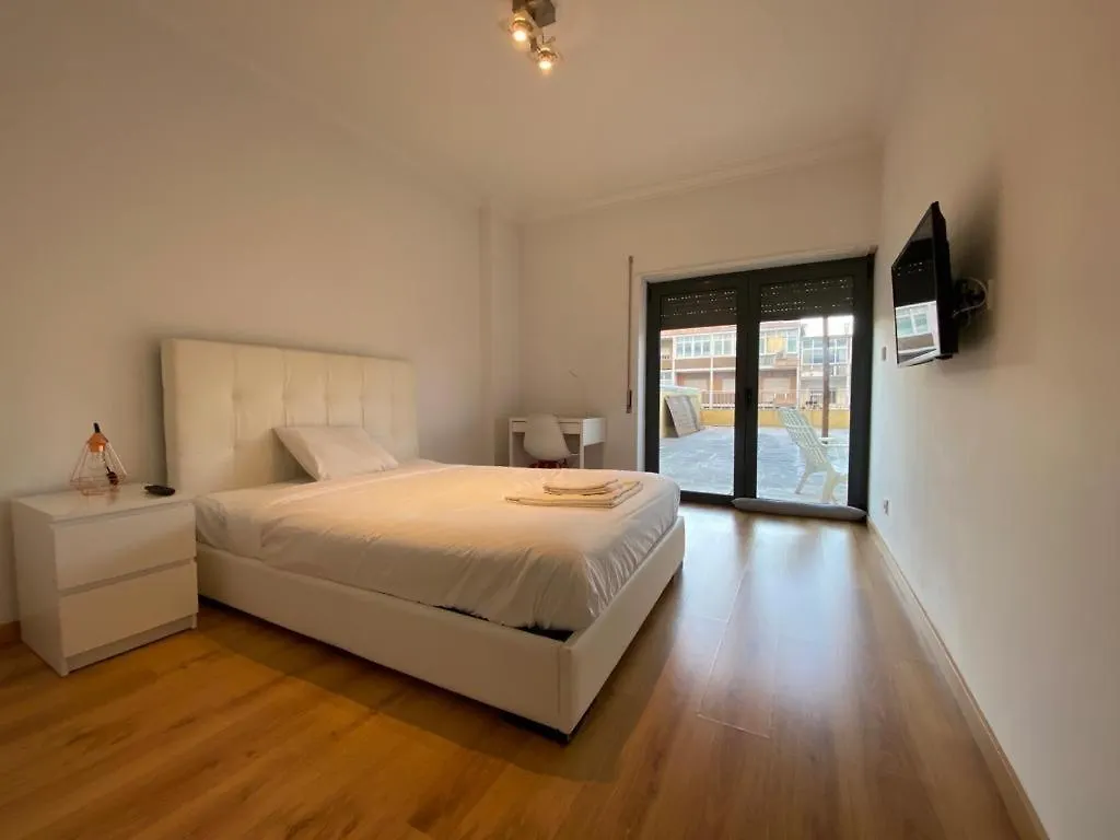 Bedrooms In Modern Guest House Алмада Португалия